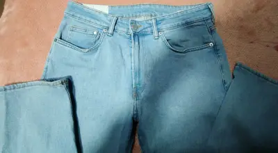 Jeans azul claro regular fit para hombre - miniatura 3