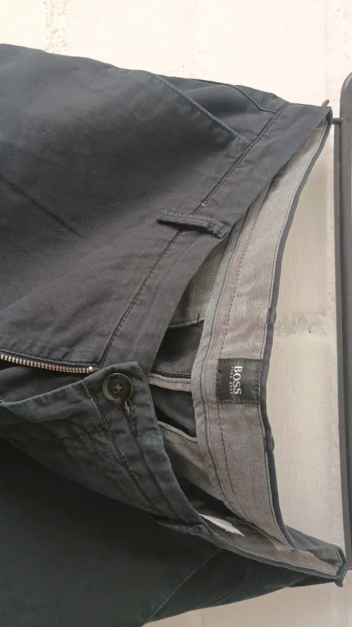 Pantalones de hombre Boss negros en buen estado - 2