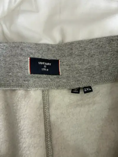 Pantalones deportivos grises Superdry para hombre - miniatura 2