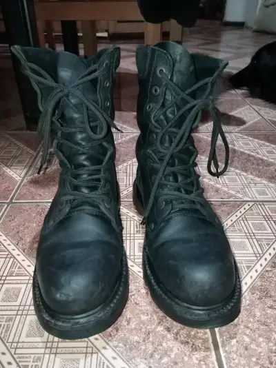 Botas de cuero negro para hombre - miniatura 1