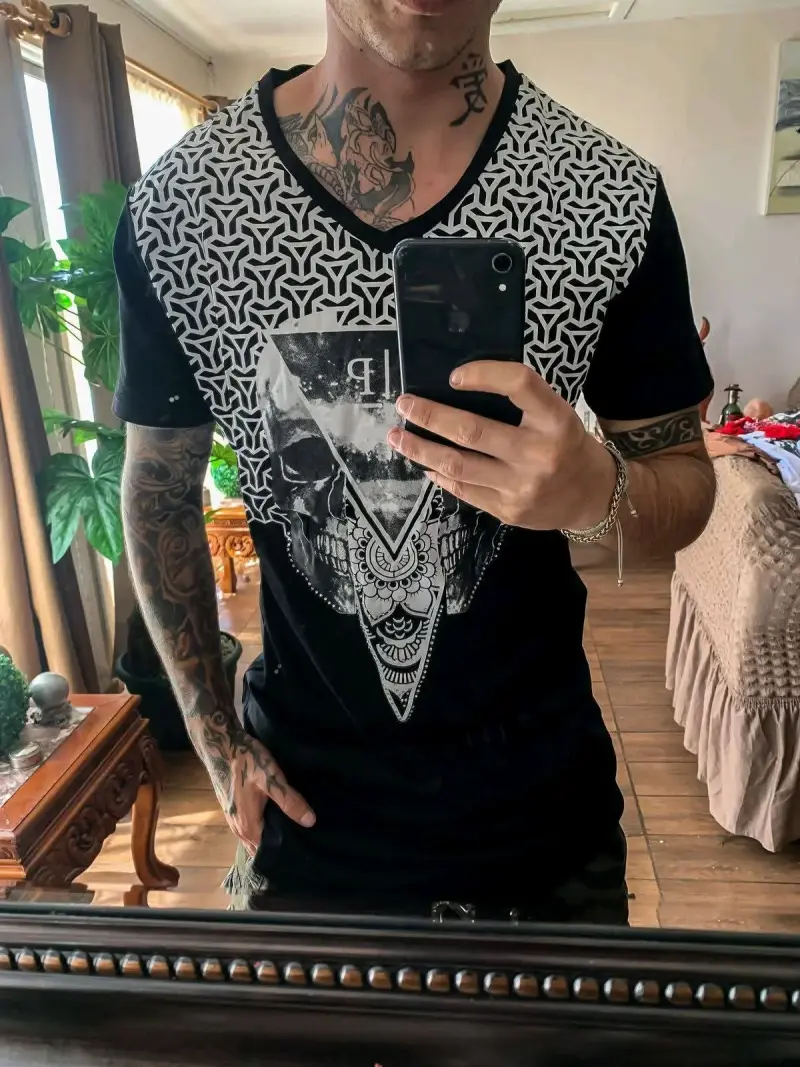 Polera azul con diseño de calavera para hombre - 2