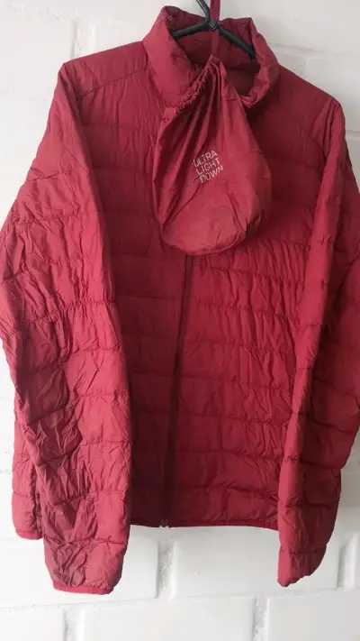 Chaqueta Uniqlo Ultra Light Down Roja - miniatura 1