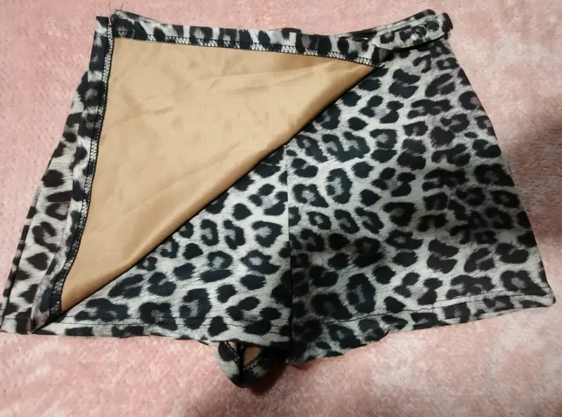 Falda corta con estampado animal print - 2