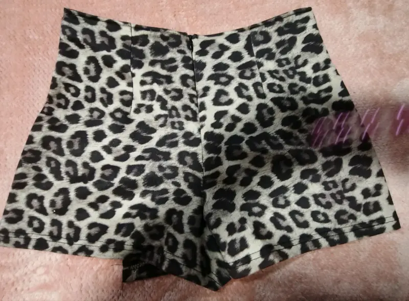 Falda corta con estampado animal print - 3