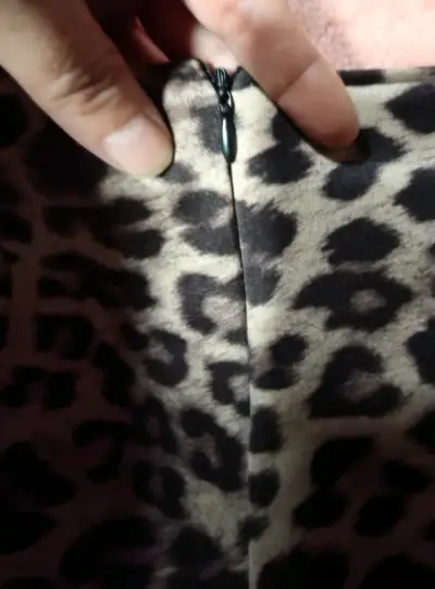 Falda corta con estampado animal print - miniatura 4