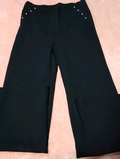 Pantalones negros con detalles dorados talla M - miniatura 1