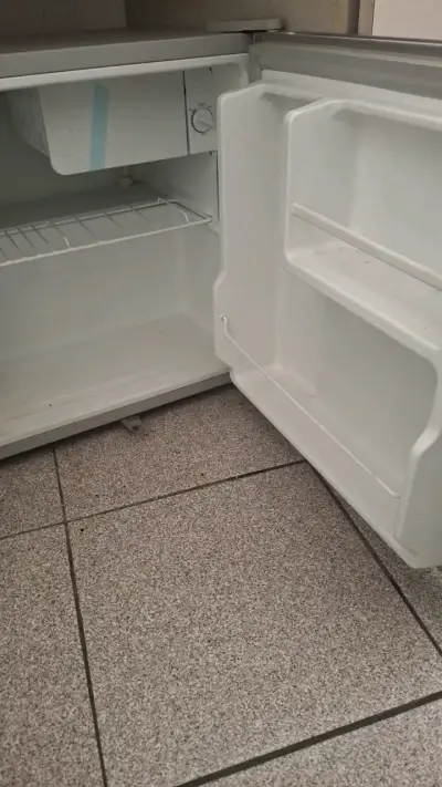 Mini refrigerador Electrolux gris eficiente - miniatura 3