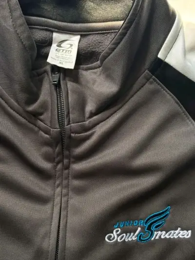 Chaqueta deportiva gris y negra Soul Mates - miniatura 3