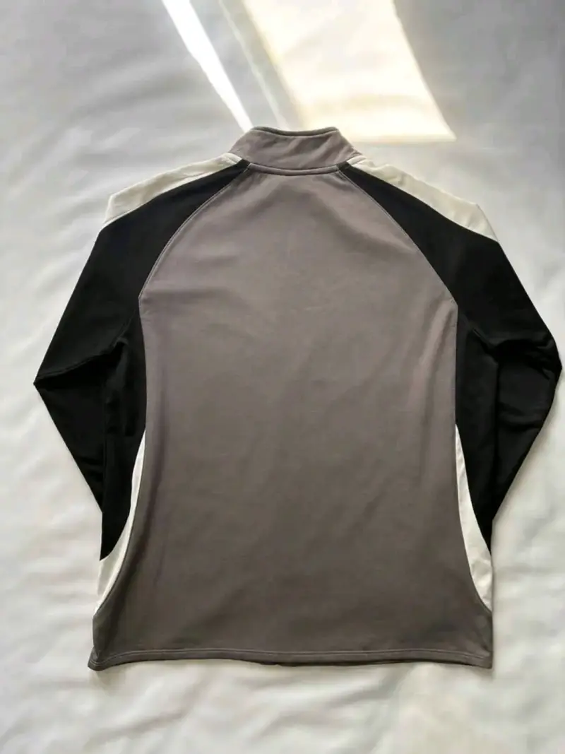 Chaqueta deportiva gris y negra Soul Mates - 4