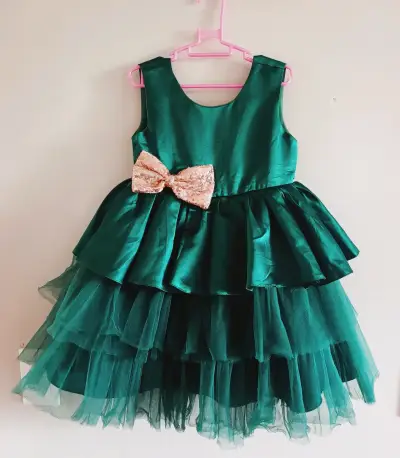 Vestido de fiesta verde para niña con lazo - miniatura 1