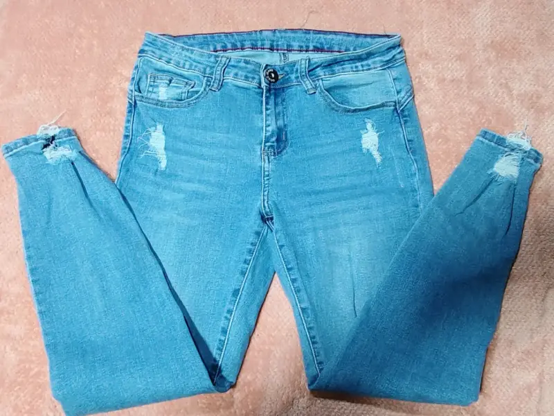 Jeans de mujer desgastados azul claro - 2