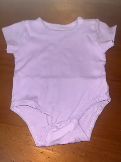 Body de bebé lila talla 3-6 meses - miniatura 1