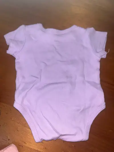 Body de bebé lila talla 3-6 meses - miniatura 2