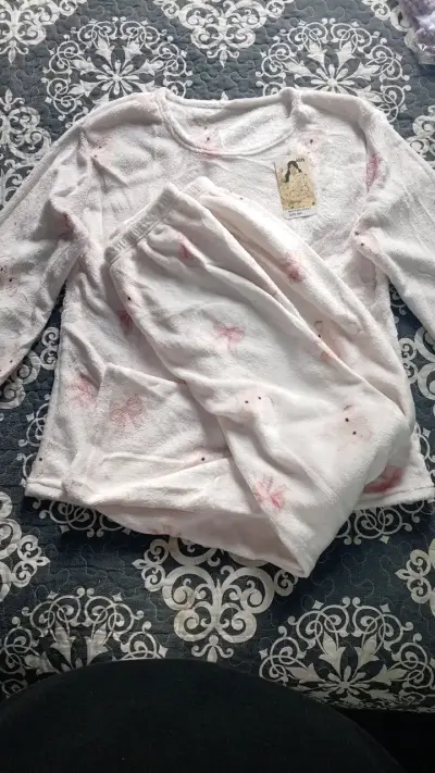 Pijama de mujer con diseño de puntos - miniatura 2