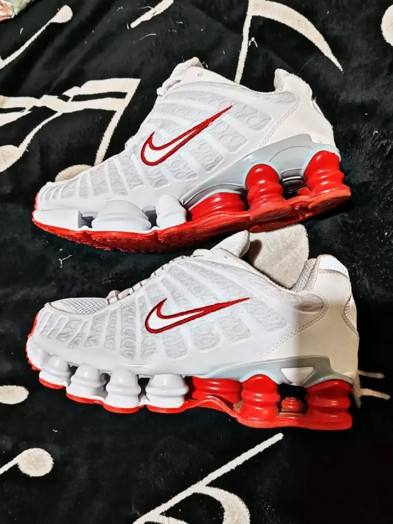 Zapatillas Nike Shox Blancas y Rojas - 1