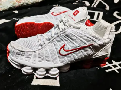 Zapatillas Nike Shox Blancas y Rojas - miniatura 2
