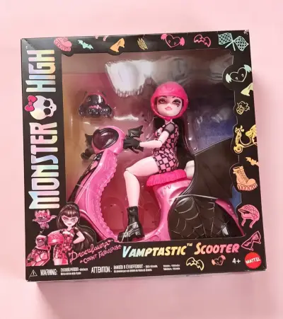 Muñeca Monster High Draculaura con Scooter - miniatura 1