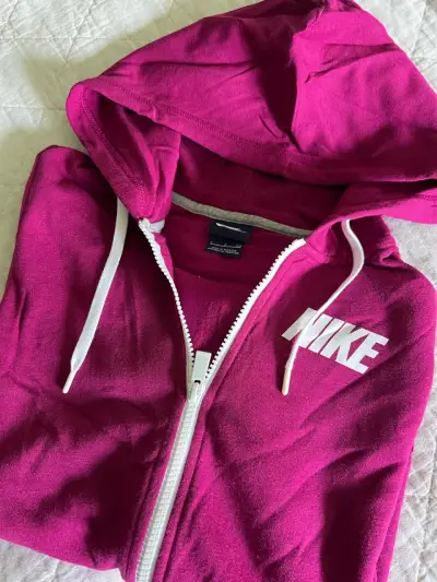 Polerón con capucha Nike fucsia para mujer - miniatura 1