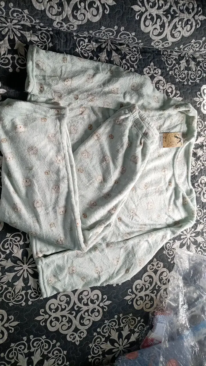 Pijama de polar con diseño de lunares - 2