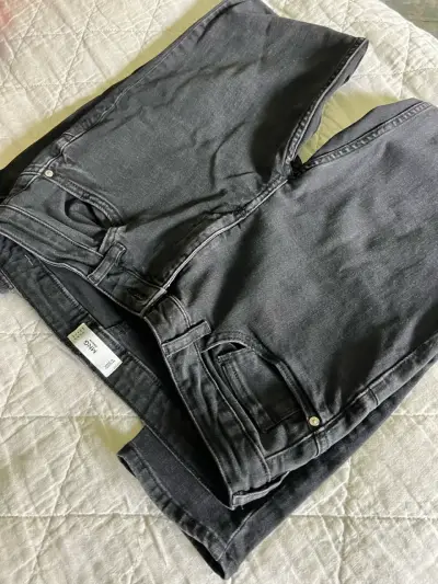 Jeans negros de mezclilla MNG para mujer - miniatura 1