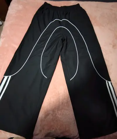 Pantalones deportivos negros con líneas blancas - miniatura 2