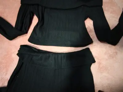 Conjunto de dos piezas negro para mujer - miniatura 4