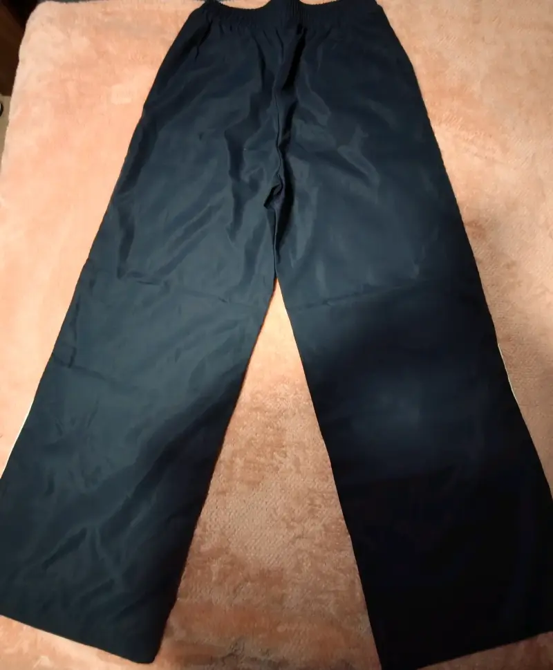 Pantalones deportivos azul marino con franjas blancas - 3