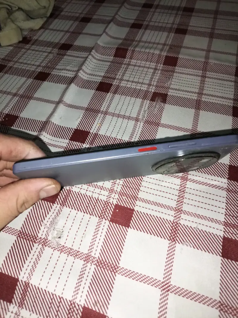 Smartphone ZTE con cámara circular - 2