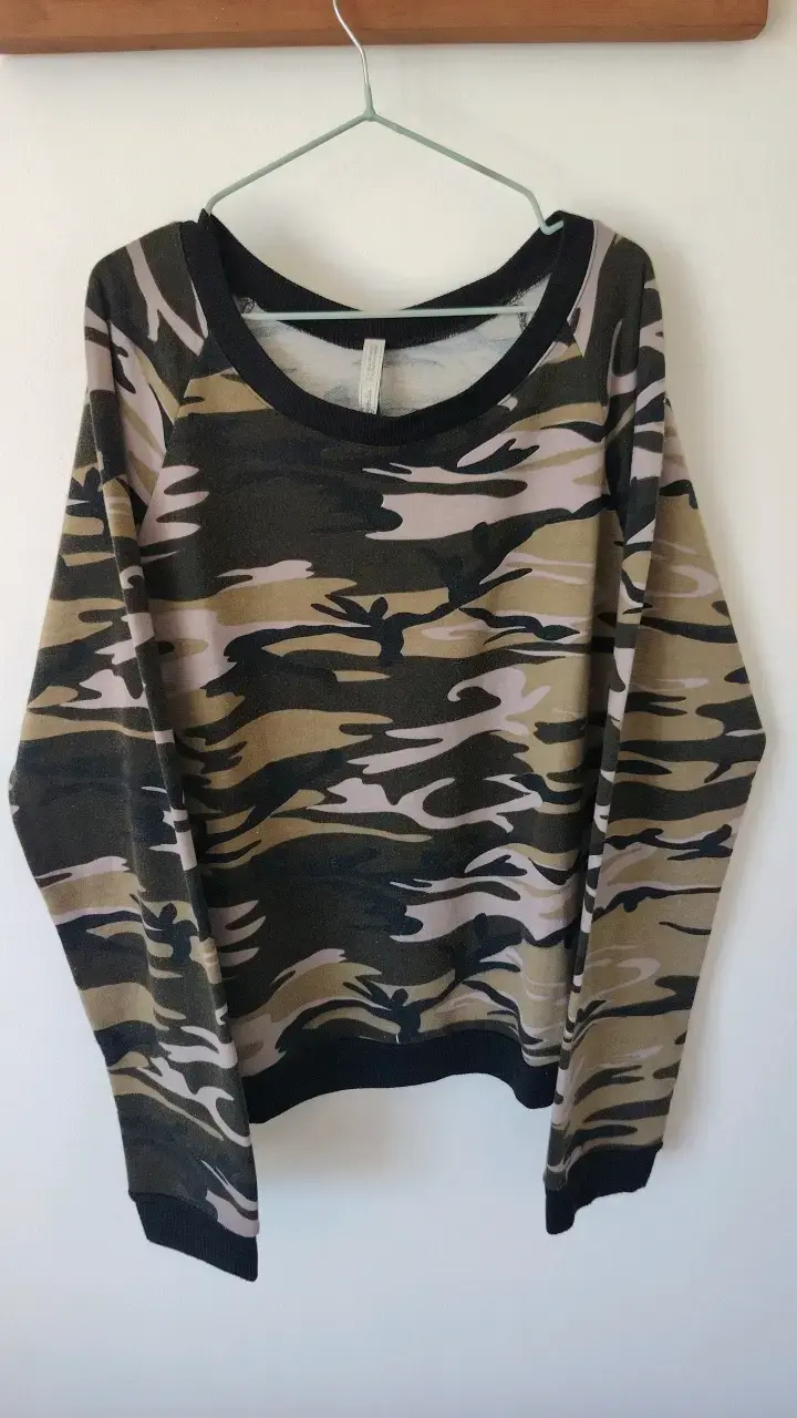 Polerón diseño camuflado marca Sybilla talla M