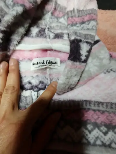 Pijama enterizo polar con capucha Weekend Edition - miniatura 2