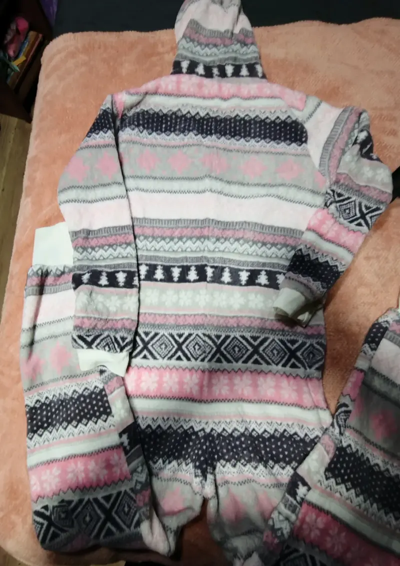 Pijama enterizo polar con capucha Weekend Edition - 4