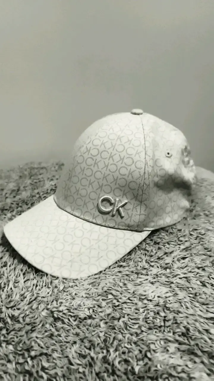 Gorra Calvin Klein blanca con logo CK - 2