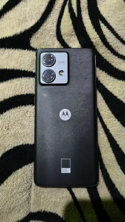 Smartphone Motorola con cámara de 50MP - miniatura 2