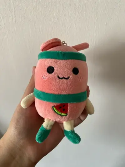 Llavero de peluche rosado con sandía - miniatura 1