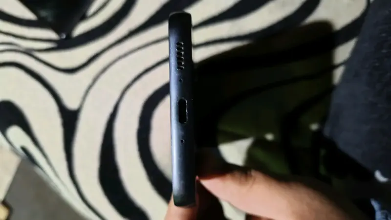 Smartphone Android con triple cámara trasera - 2