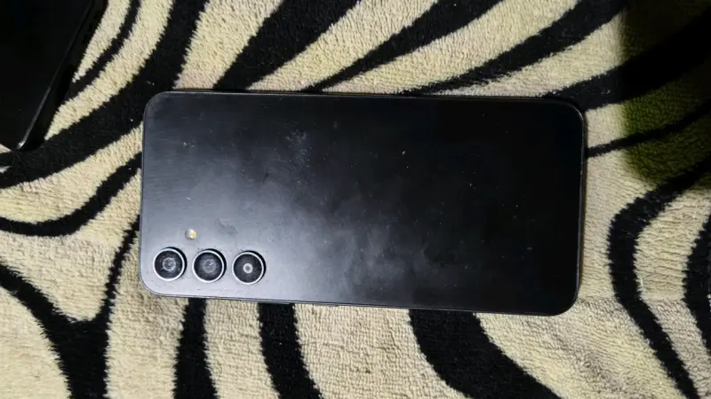 Smartphone Android con triple cámara trasera - 3