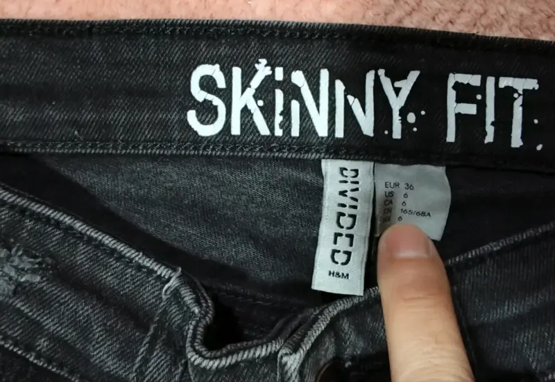 Jeans Skinny Fit Negros Rotos H&M - 2