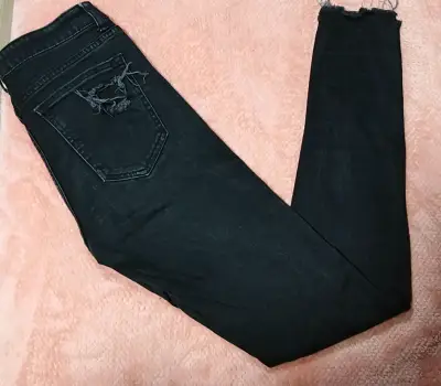 Jeans Skinny Fit Negros Rotos H&M - miniatura 3