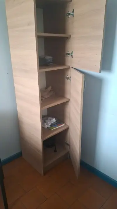 Armario de madera con puertas dobles - miniatura 1
