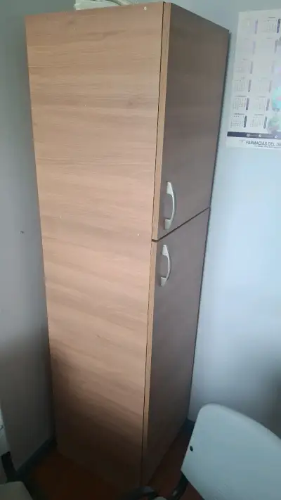 Armario de madera con puertas dobles - miniatura 3