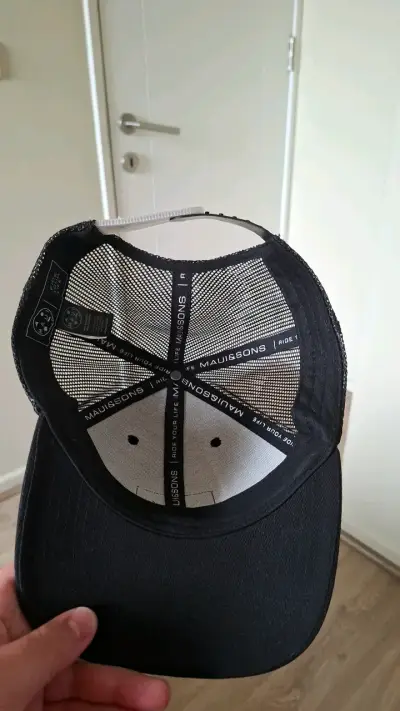 Gorra negra Maui & Sons estilo trucker - miniatura 1