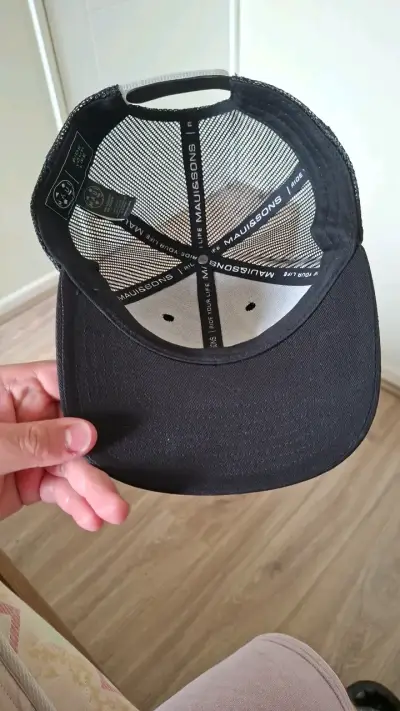 Gorra negra Maui & Sons estilo trucker - miniatura 3