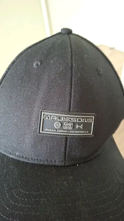 Gorra negra Maui & Sons estilo trucker - miniatura 4