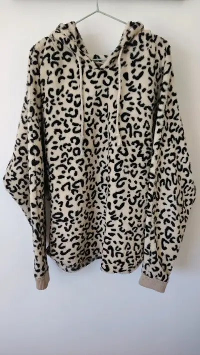 Polerón con capucha estampado leopardo - miniatura 1