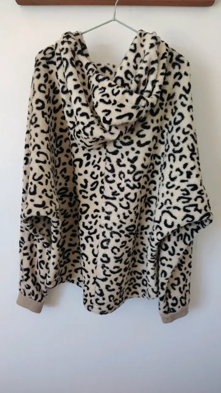 Polerón con capucha estampado leopardo - 2