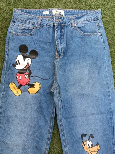 Jeans de mezclilla con diseño de Mickey y Pluto - miniatura 2
