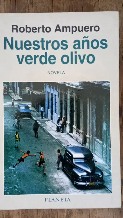 Libro 'Nuestros años verde olivo' de Roberto Ampuero - miniatura 1