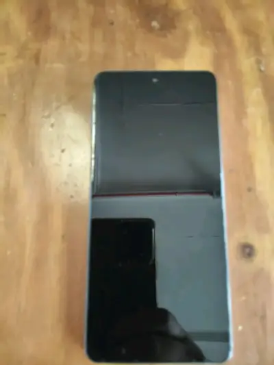 Smartphone Motorola Edge 70 con caja y accesorios - miniatura 1