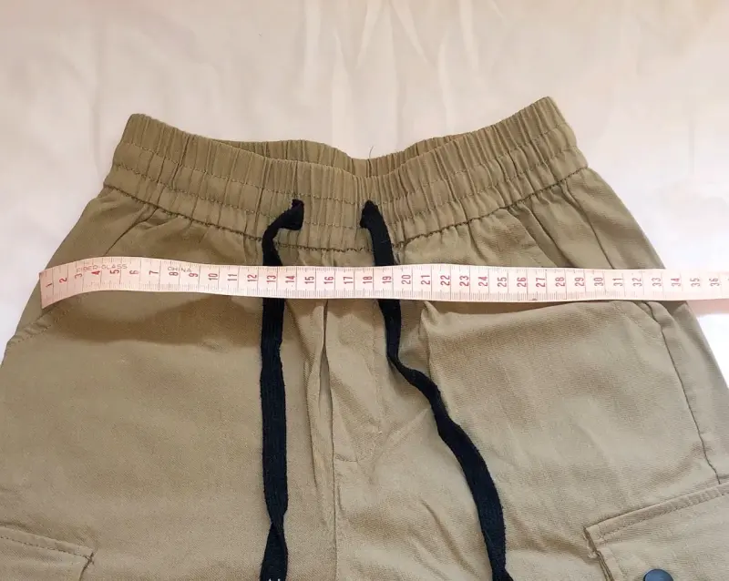 Pantalones cargo beige para niño/a con bolsillos - 3