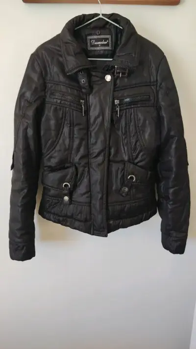 Chaqueta negra marca Dromedar talla S - miniatura 1